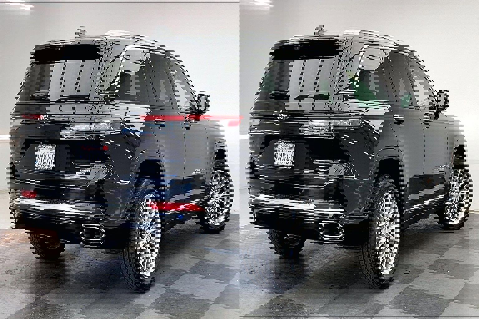 Used 2022 Jeep Grand Cherokee Summit w/ Advanced Protech Group IV AWD/4WD image 13