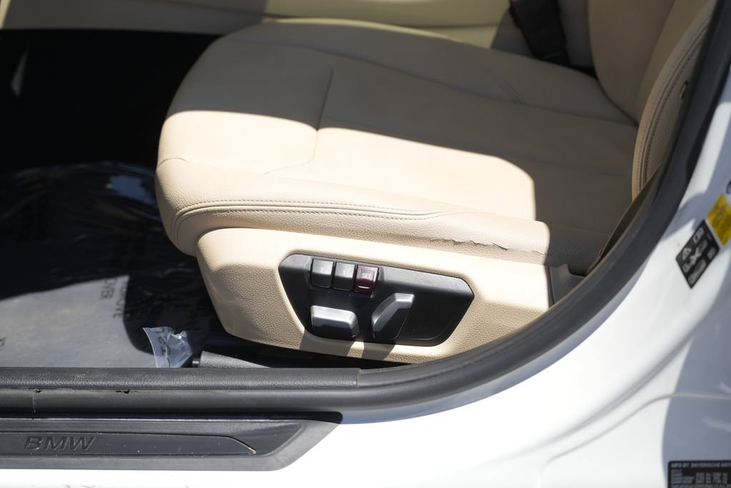Used 2018 BMW 320i xDrive Sedan AWD/4WD image 17