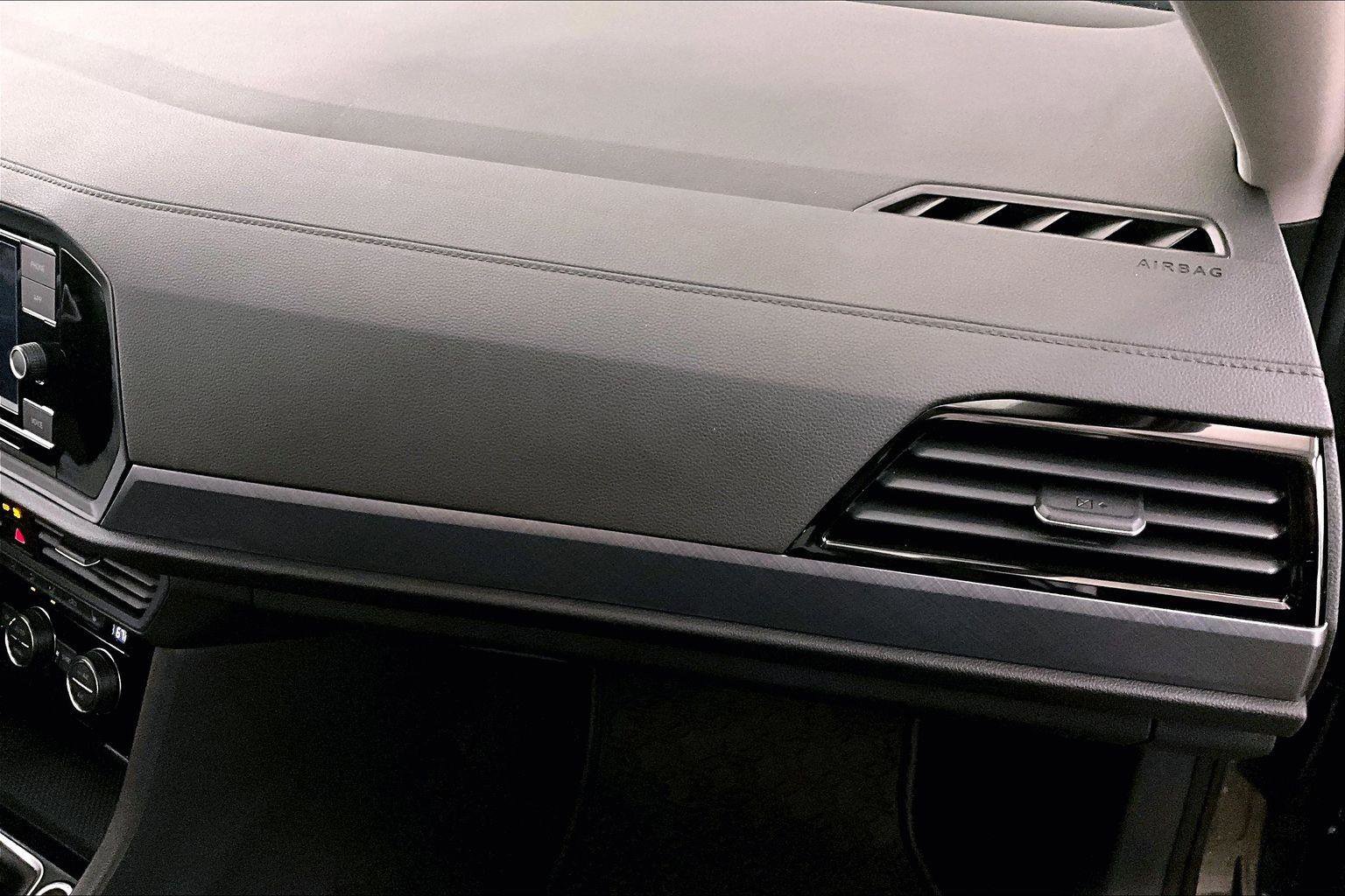 Used 2024 Volkswagen Jetta SE image 15