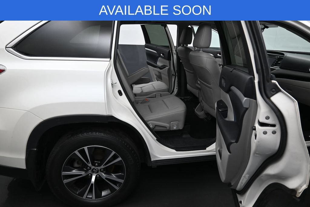 Used 2016 Toyota Highlander XLE AWD/4WD image 33