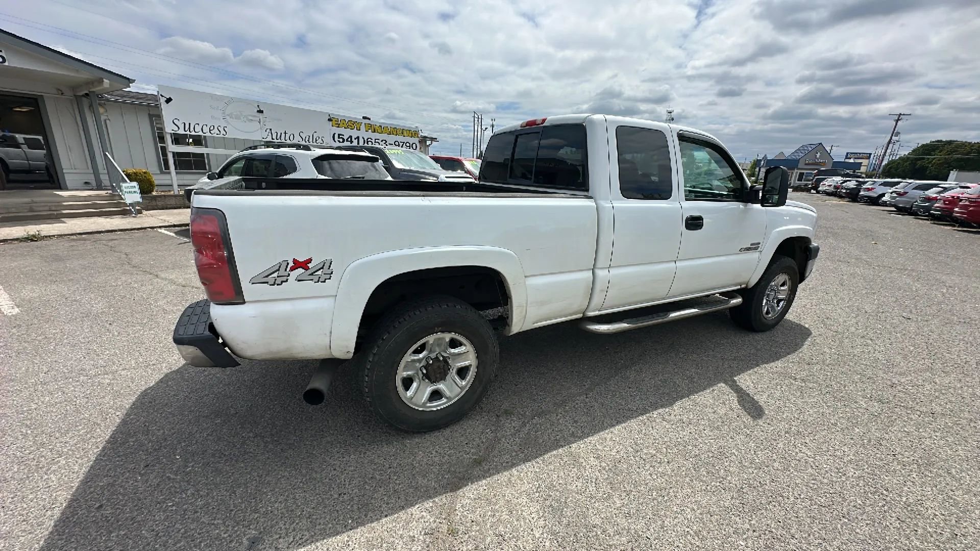 Used 2006 Chevrolet Silverado 2500 LT w/ Heavy-Duty Power Package image 3