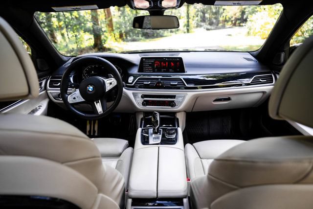 Used 2022 BMW 750i xDrive w/ Autobahn Package AWD/4WD image 20