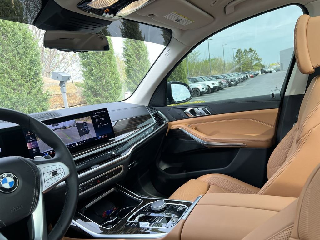 Used 2024 BMW X7 xDrive40i w/ Parking Assistance Package image 13