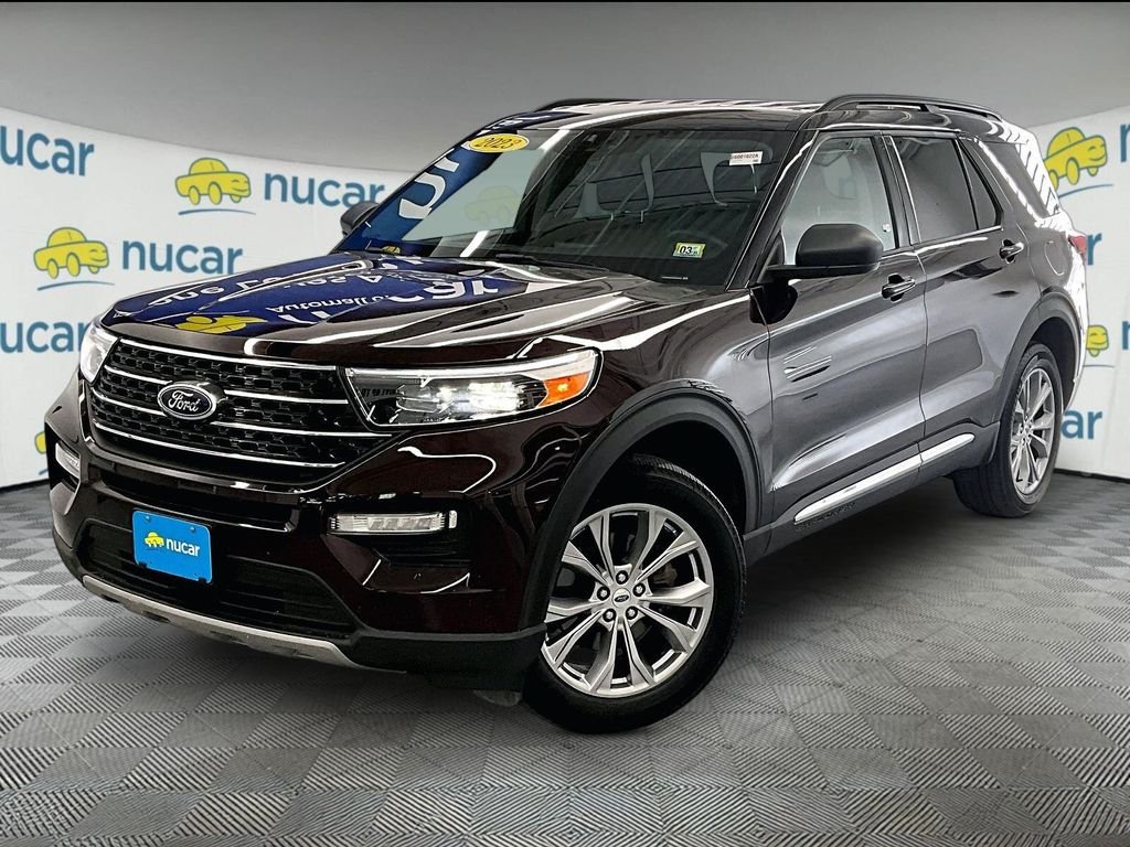 Used 2023 Ford Explorer XLT w/ Equipment Group 202A AWD/4WD image 3