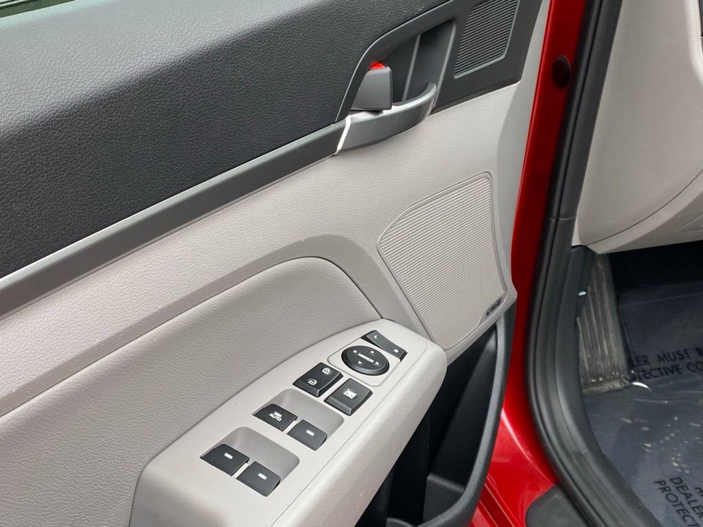 Used 2020 Hyundai Elantra Limited image 11