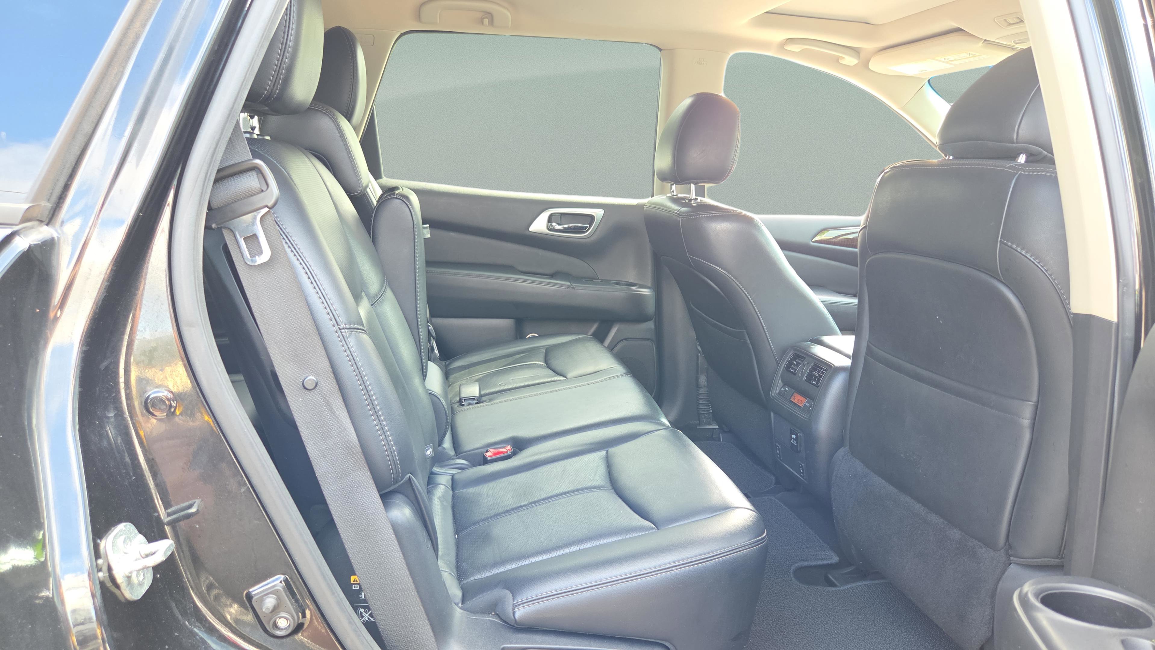 Used 2015 Nissan Pathfinder Platinum FWD image 14