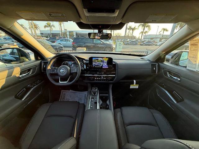 New 2025 Nissan Pathfinder SL w/ Black Appearance Package image 14