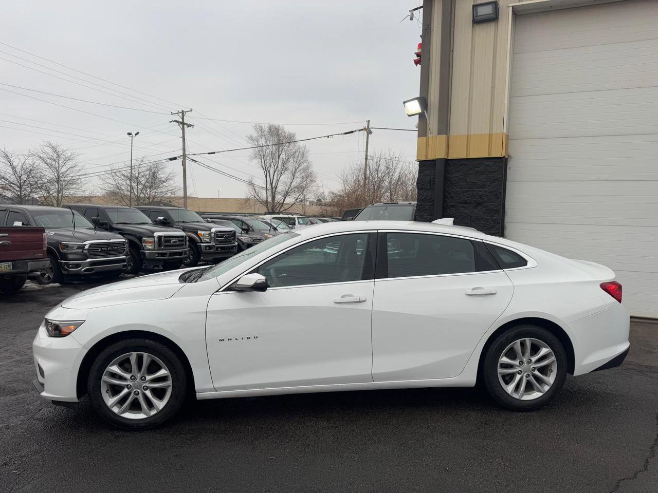 Used 2016 Chevrolet Malibu LT image 2