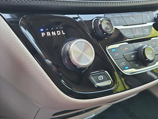 Used 2018 Chrysler Pacifica Limited FWD image 18