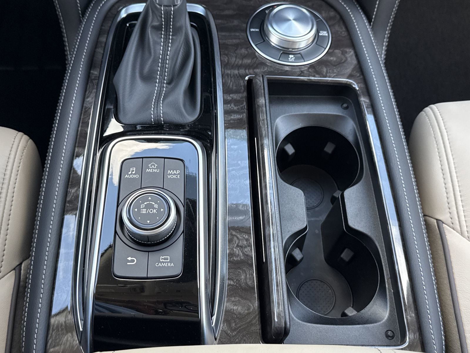 Used 2024 Nissan Armada Platinum w/ Captain's Chairs Package image 36