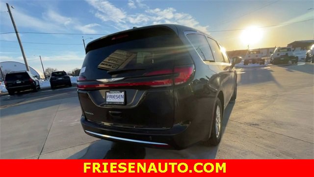 New 2025 Chrysler Pacifica Select w/ Uconnect Theater Family Group image 8
