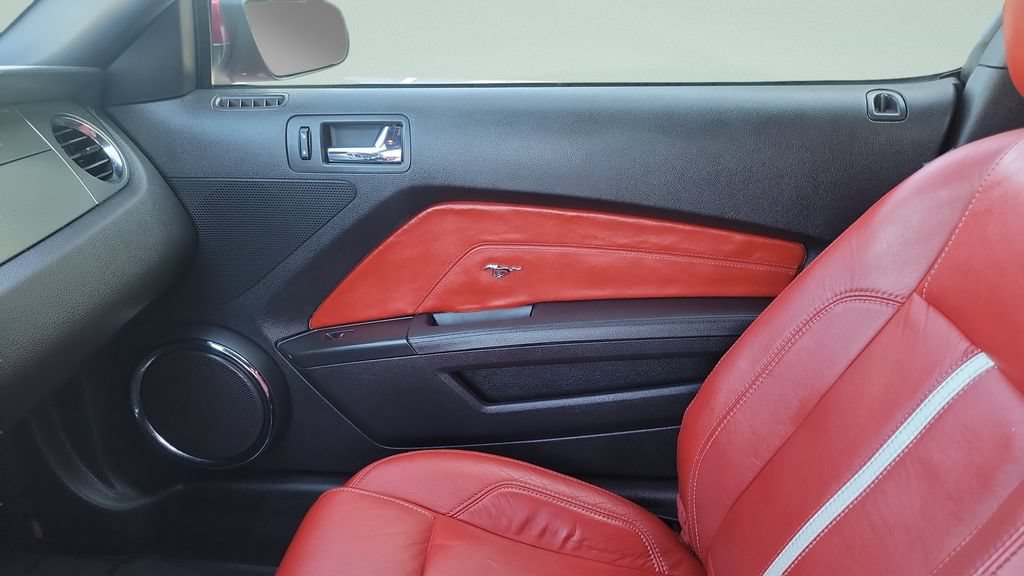 Used 2010 Ford Mustang GT Premium RWD image 12
