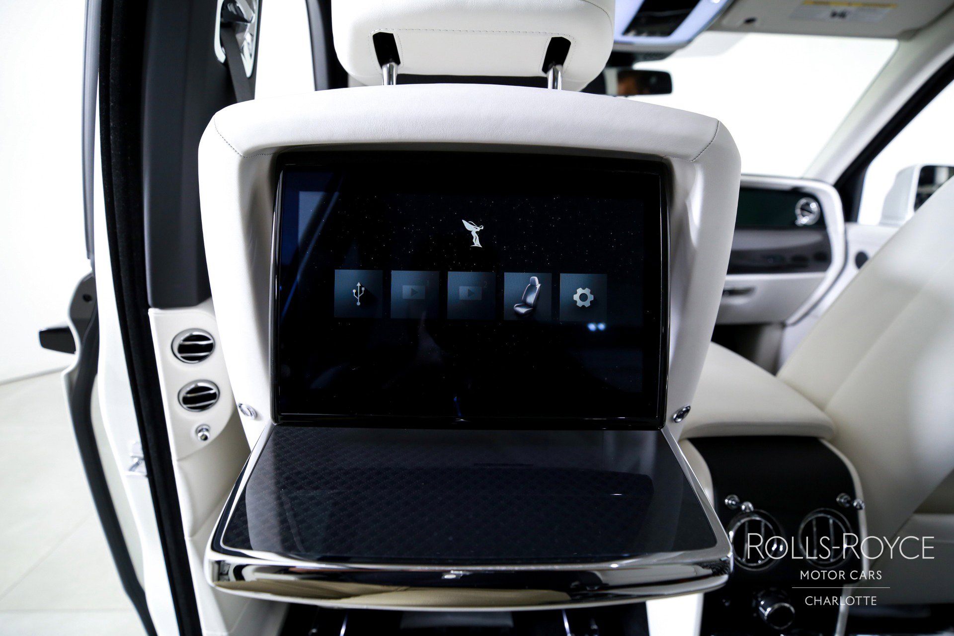 New 2026 Rolls-Royce Cullinan Black Badge image 21