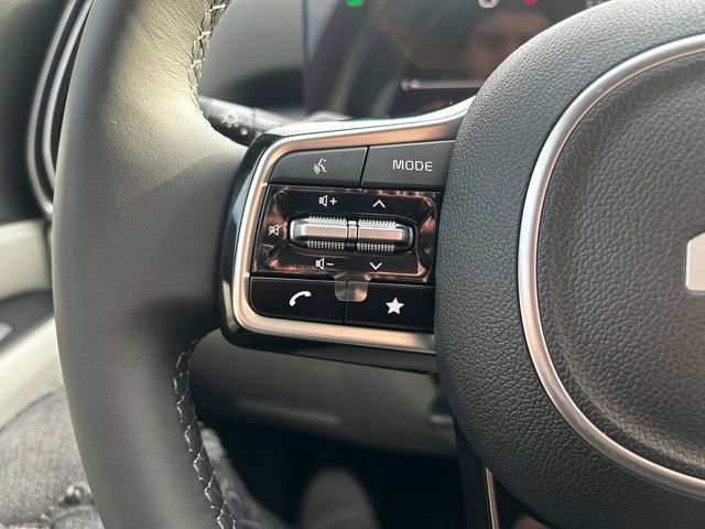 Used 2025 Kia Sorento EX image 14