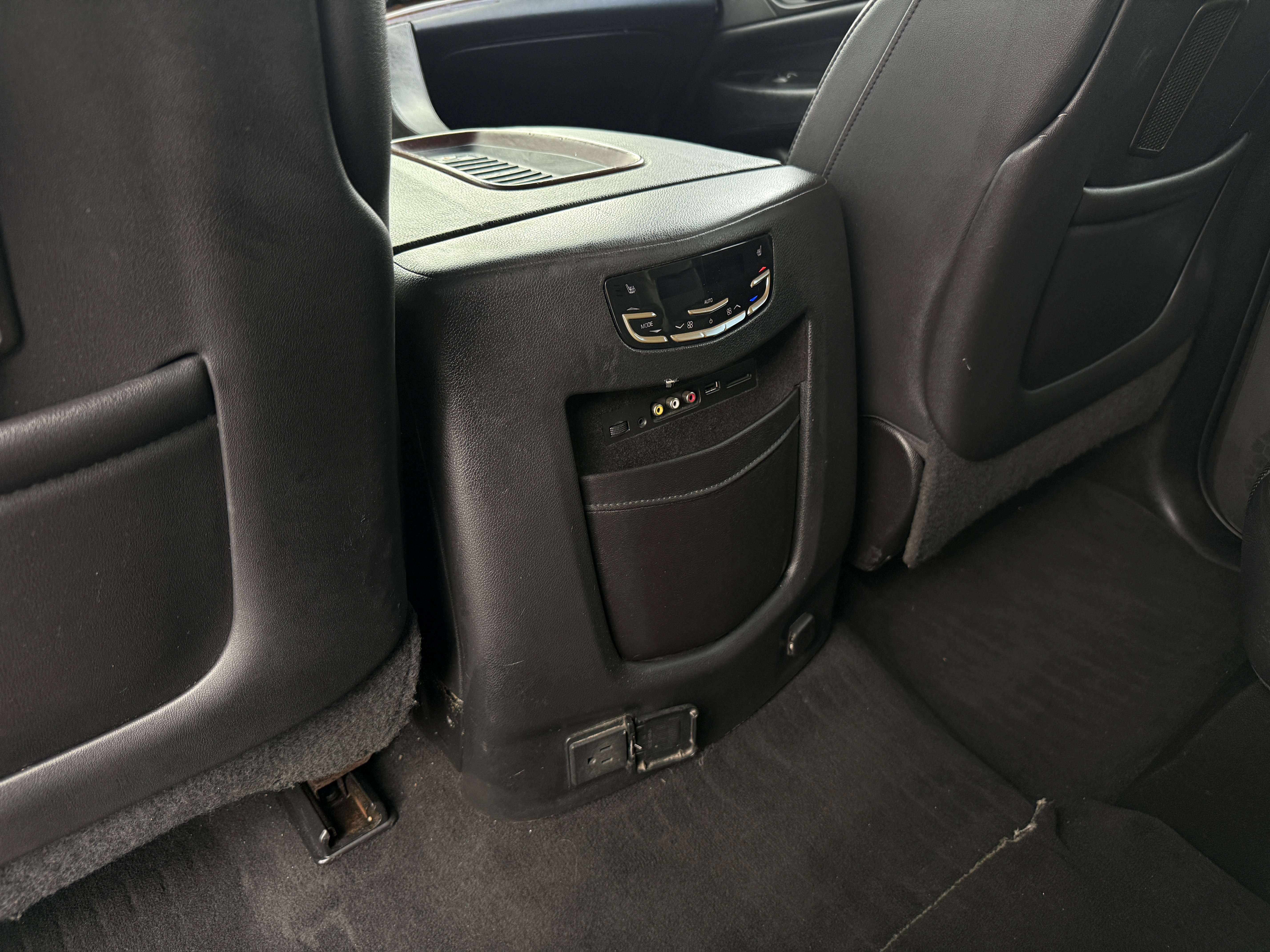 Used 2018 Cadillac Escalade ESV 2WD image 35