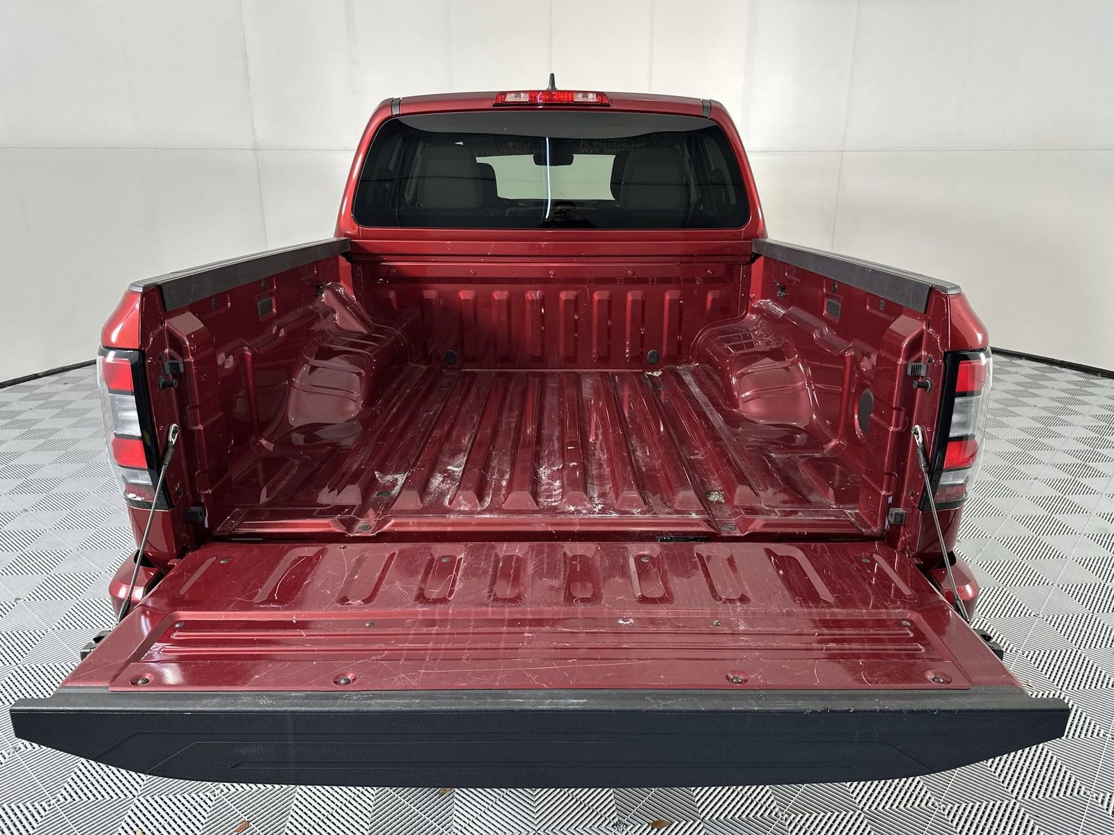 Used 2023 Nissan Frontier SV w/ Technology Package RWD image 24