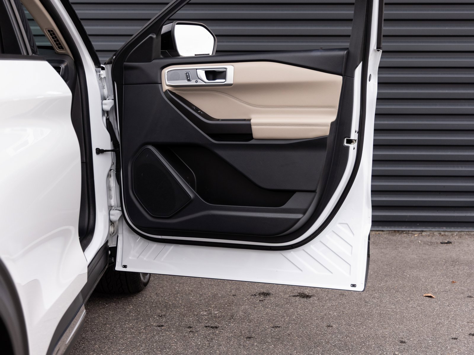 Used 2020 Ford Explorer Limited w/ Hybrid Equipment Group 310A image 31