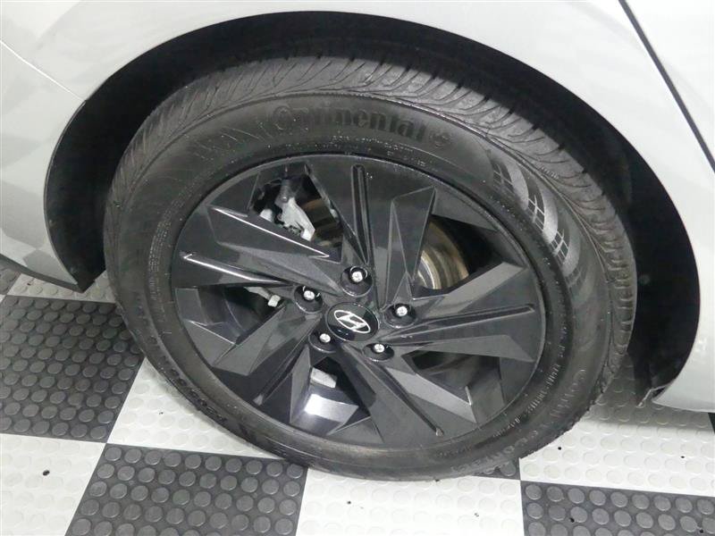 Used 2022 Hyundai Elantra SEL w/ Convenience Package FWD image 17