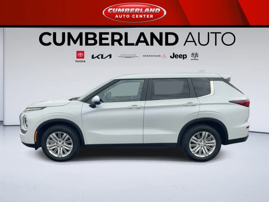 Used 2023 Mitsubishi Outlander ES FWD image 5