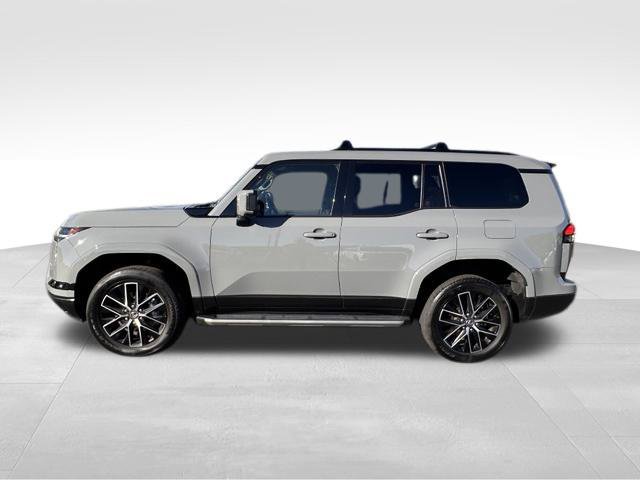 Used 2025 Lexus GX 550 w/ Cold Area Package AWD/4WD image 3