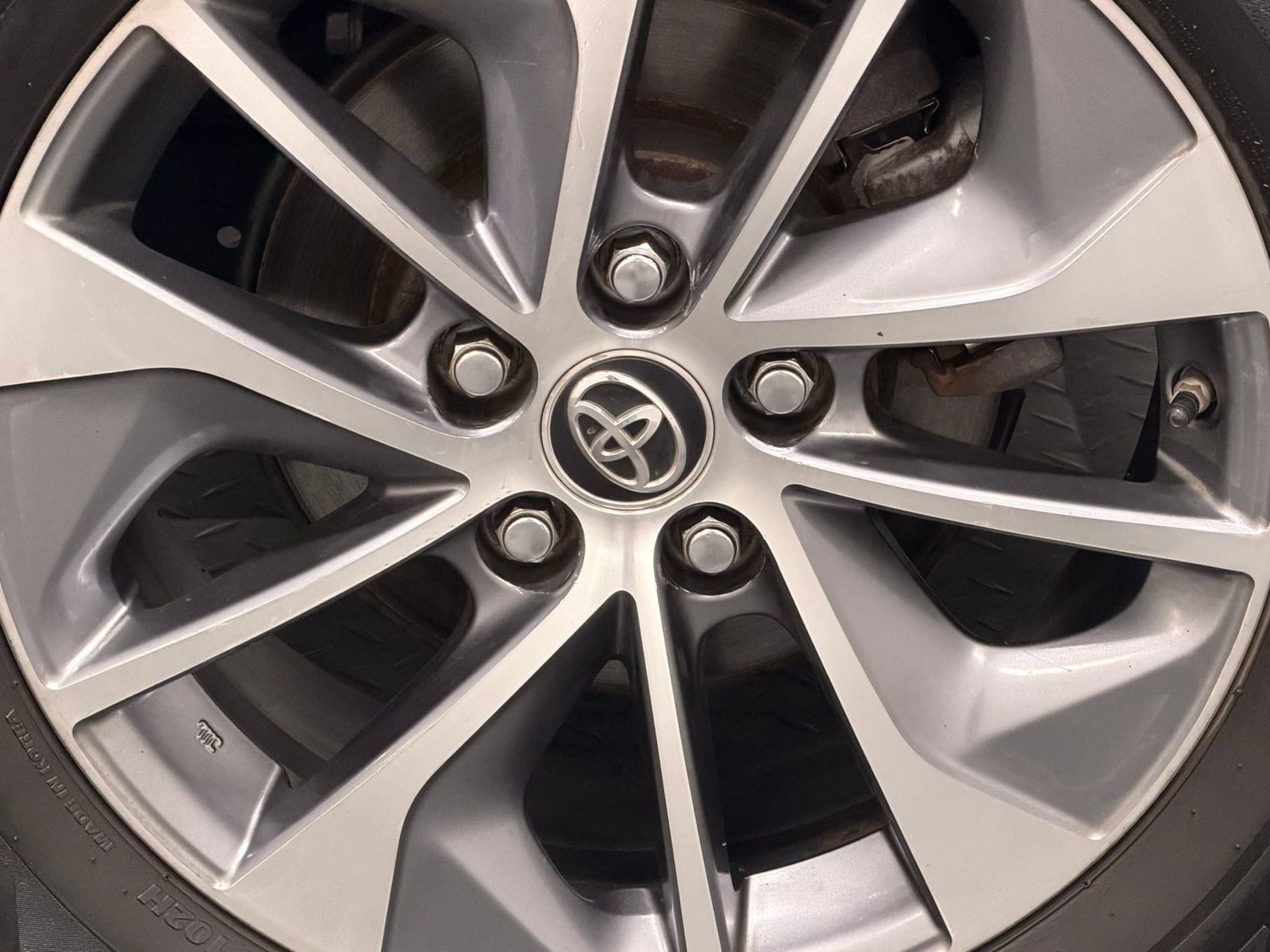Used 2018 Toyota RAV4 XLE AWD/4WD image 34