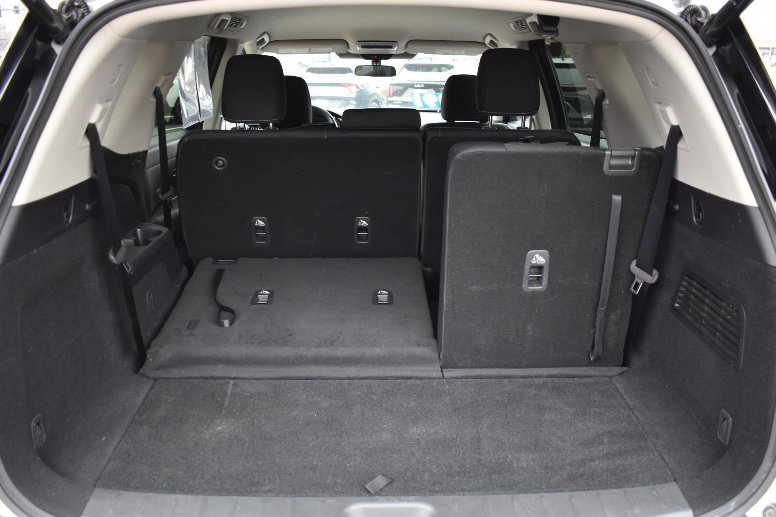 Used 2025 Nissan Pathfinder SV image 17