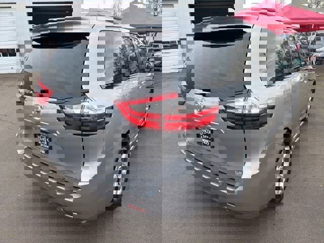 Used 2018 Toyota Sienna LE FWD image 5