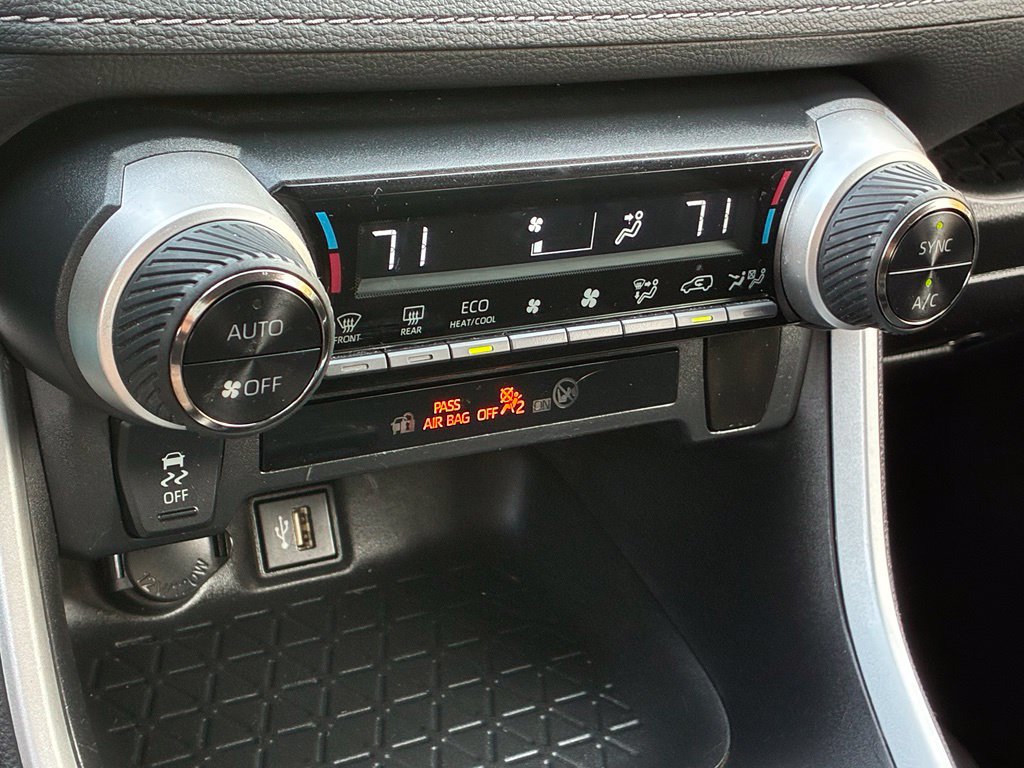 Used 2023 Toyota RAV4 LE AWD/4WD image 18