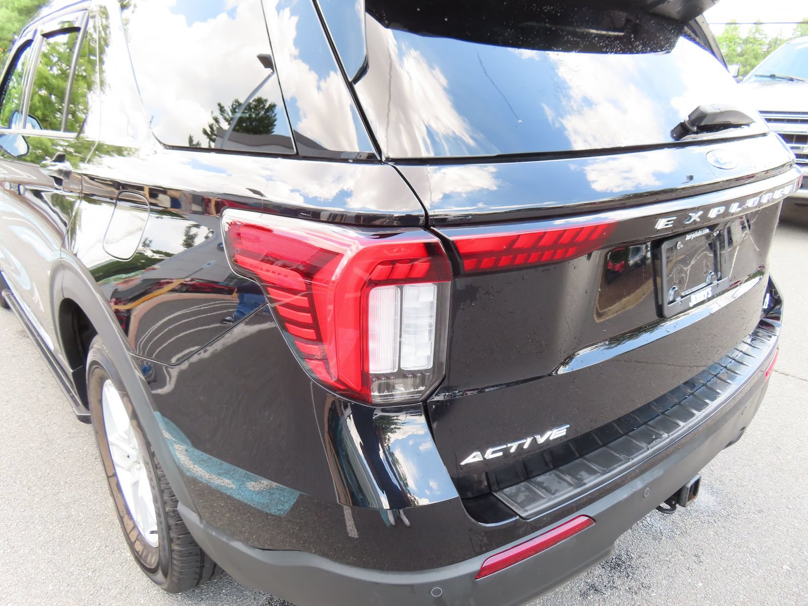 Certified 2025 Ford Explorer Active AWD/4WD image 14
