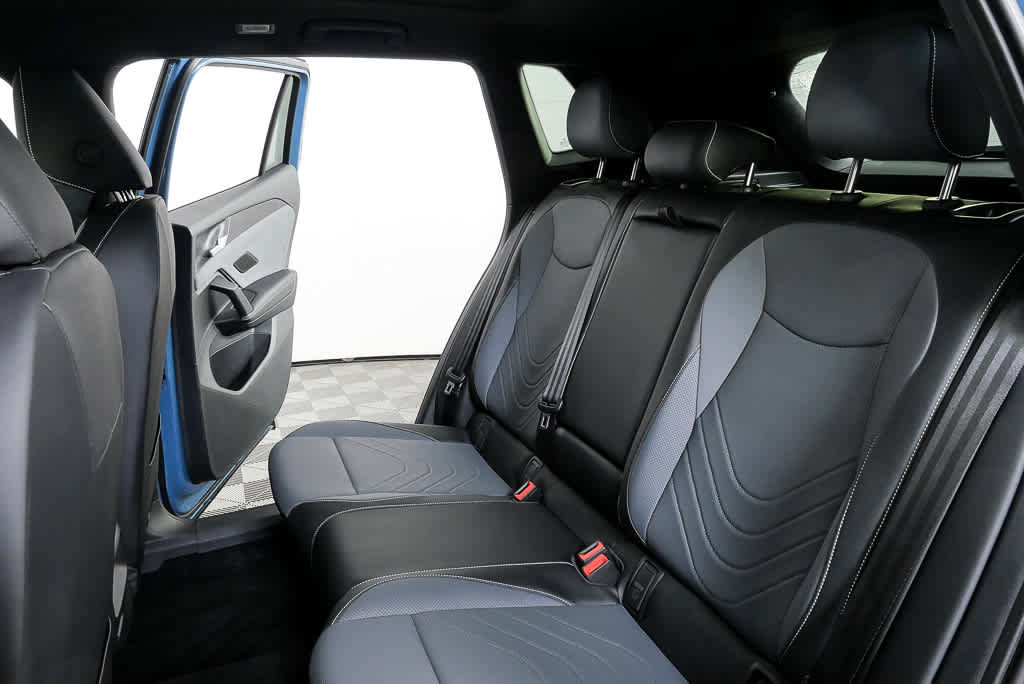 Certified 2025 Volkswagen Tiguan SE R-Line AWD/4WD image 23
