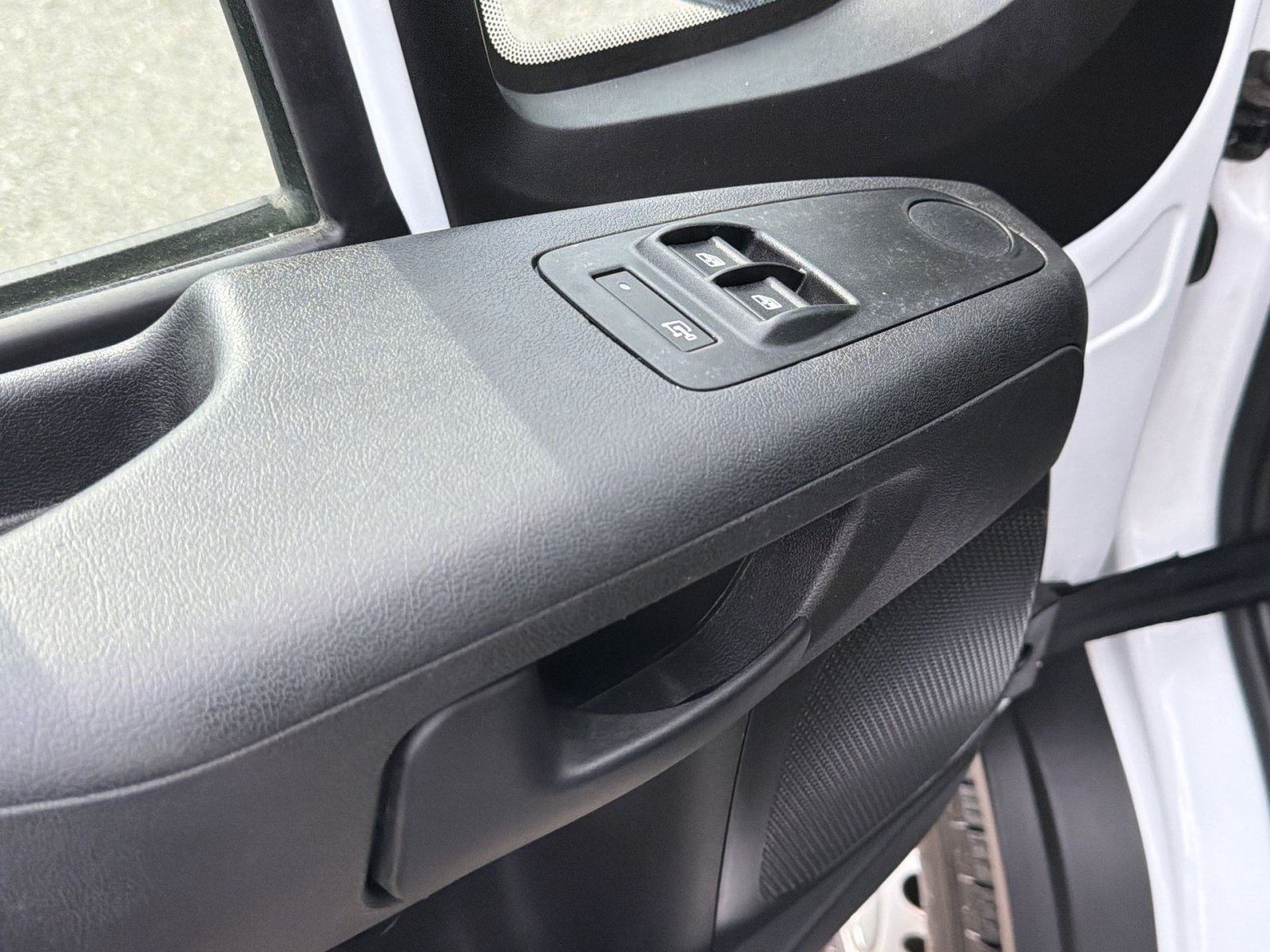 Used 2025 RAM ProMaster 2500 w/ U-Haul Equipment Group FWD image 15