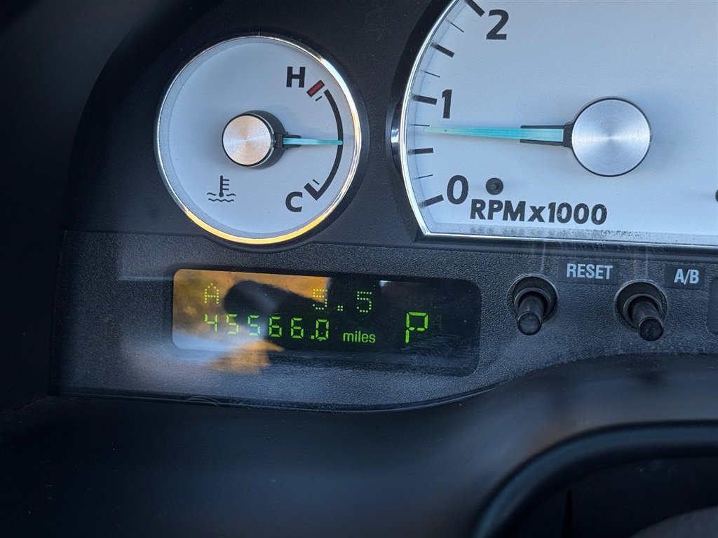 Used 2004 Ford Thunderbird image 45