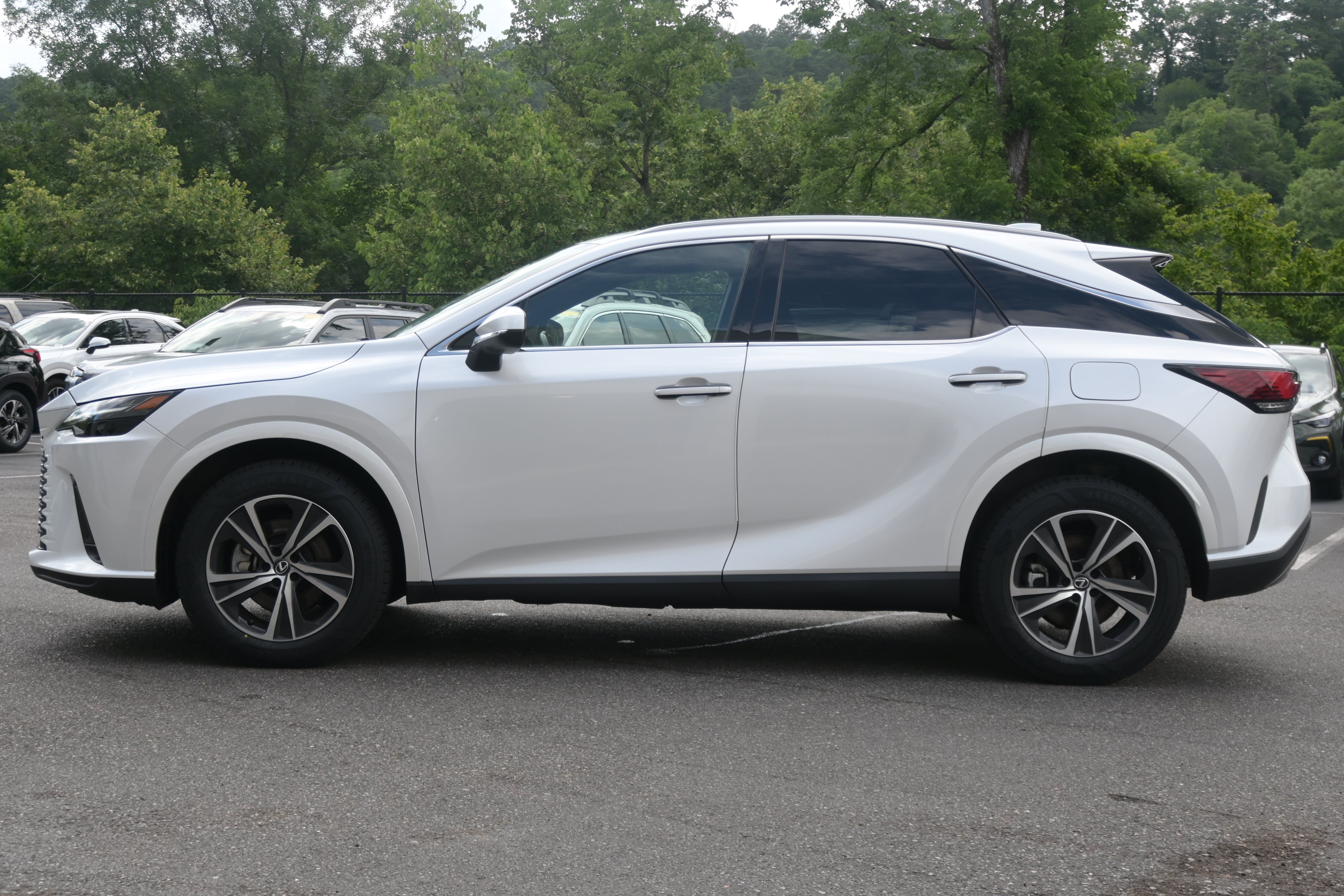 Used 2023 Lexus RX 350 Premium w/ Accessory Package AWD/4WD image 5