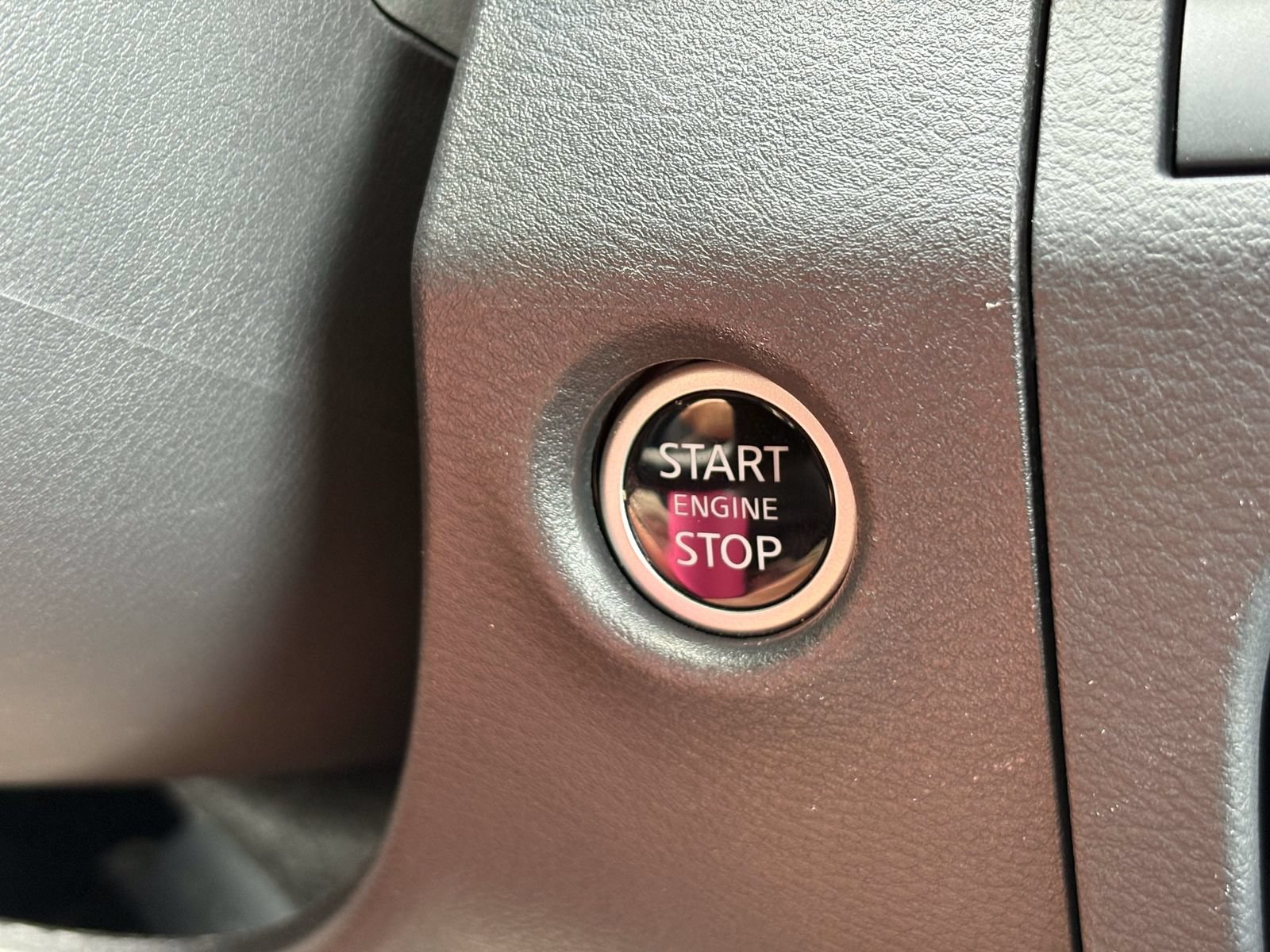 Used 2025 Nissan Frontier SV AWD/4WD image 18
