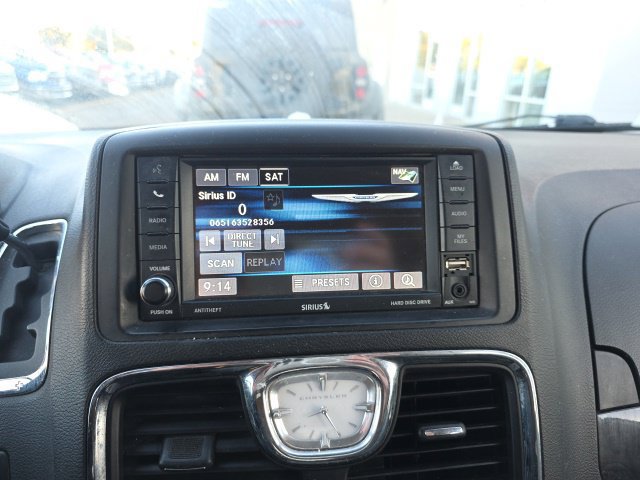 Used 2015 Chrysler Town & Country Touring FWD image 13
