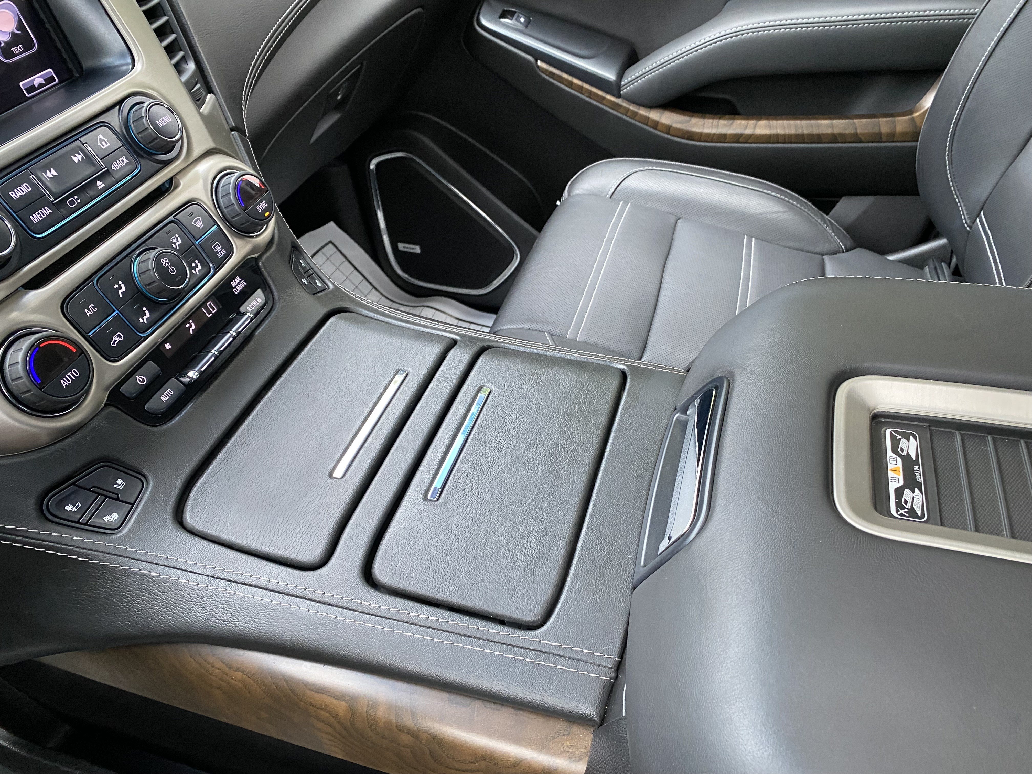 Used 2018 GMC Yukon Denali w/ Denali Ultimate Package AWD/4WD image 32