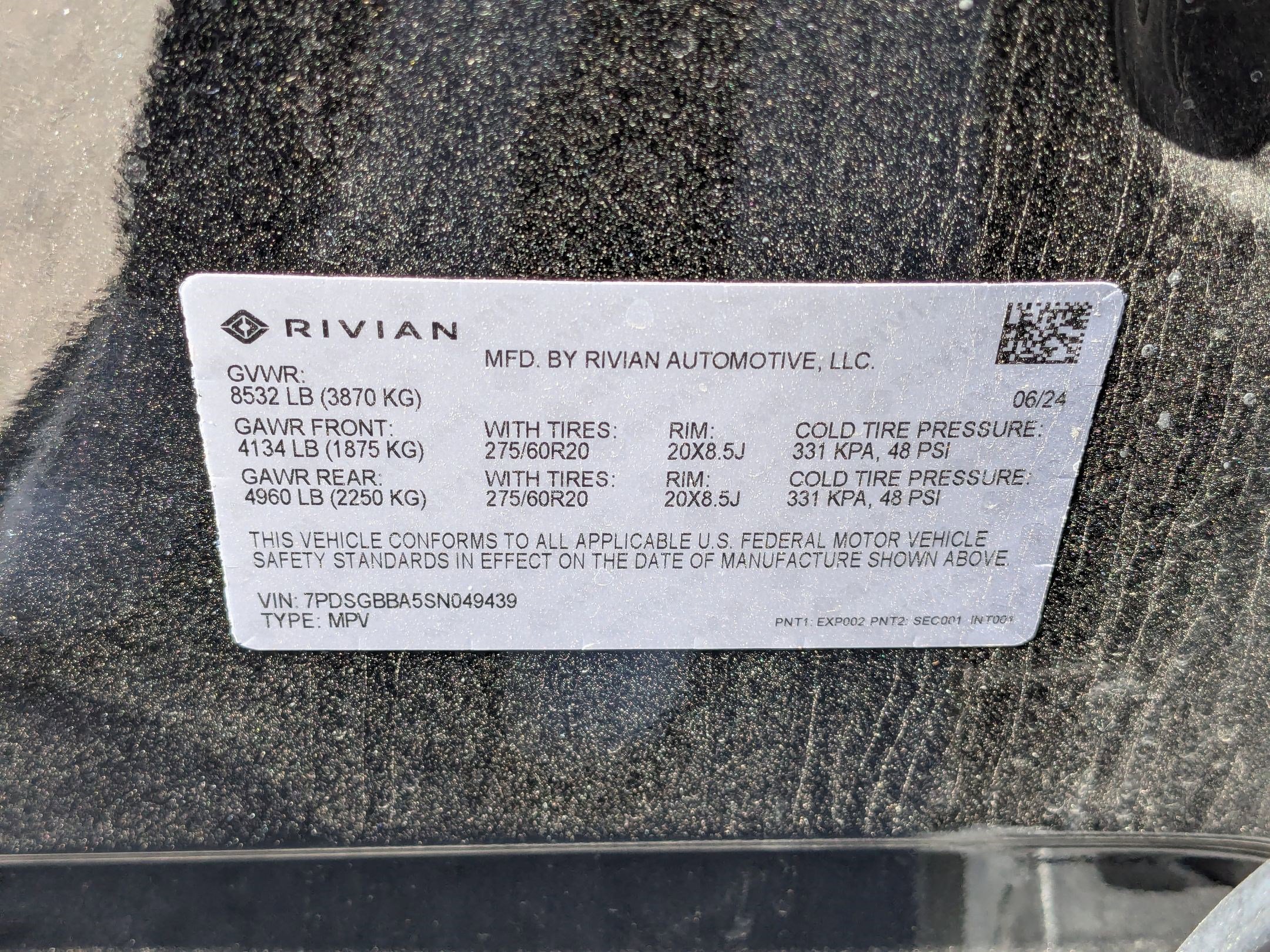 Used 2025 Rivian R1S Adventure AWD/4WD image 36