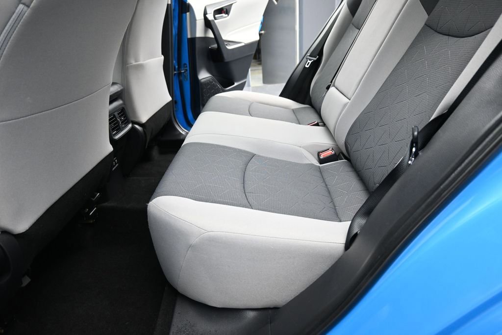 Used 2019 Toyota RAV4 XLE w/ Carpet Mat Package AWD/4WD image 25