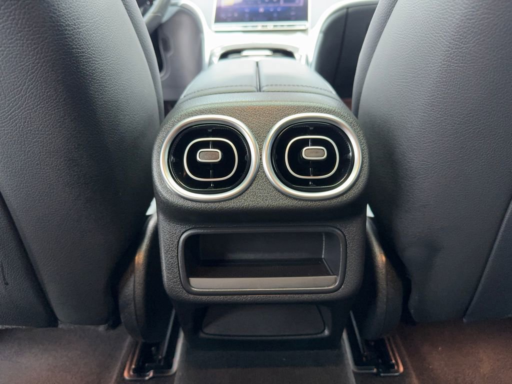 Used 2024 Mercedes-Benz GLC 300 4MATIC image 23