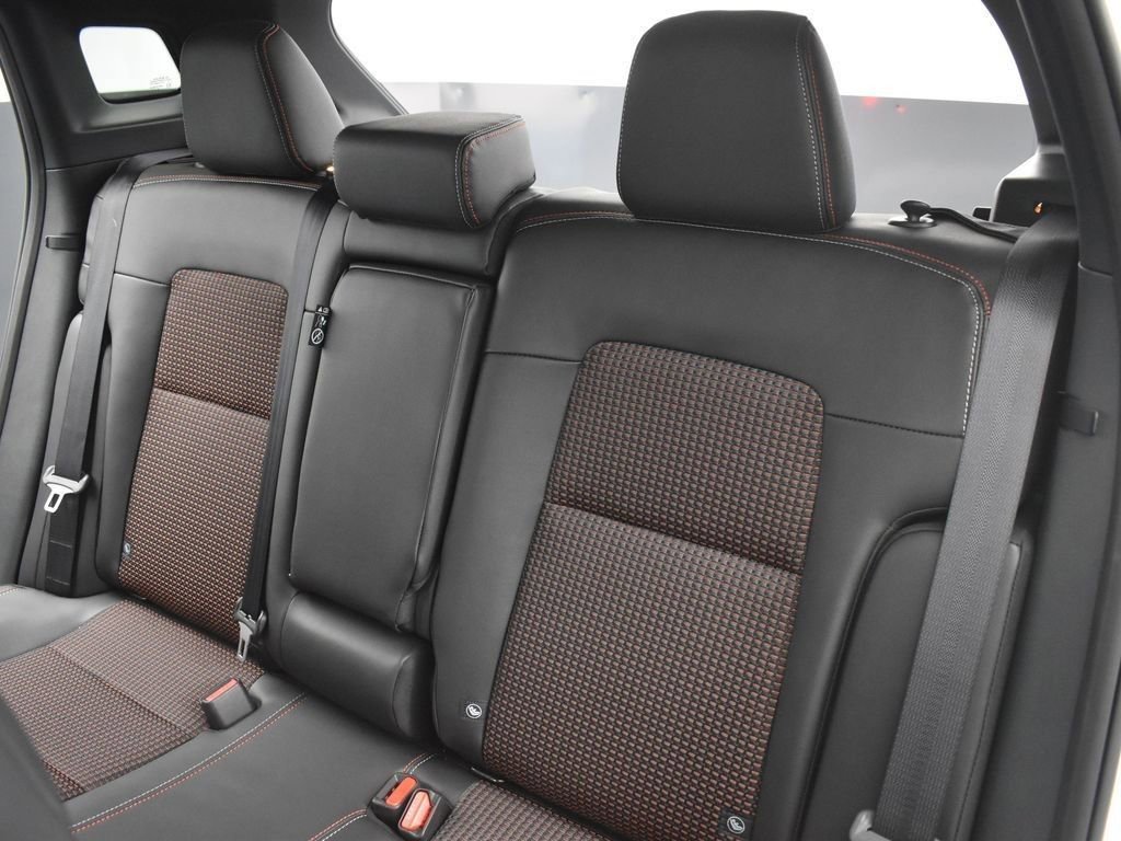 New 2026 Nissan Kicks SR w/ Cold Weather Package image 17