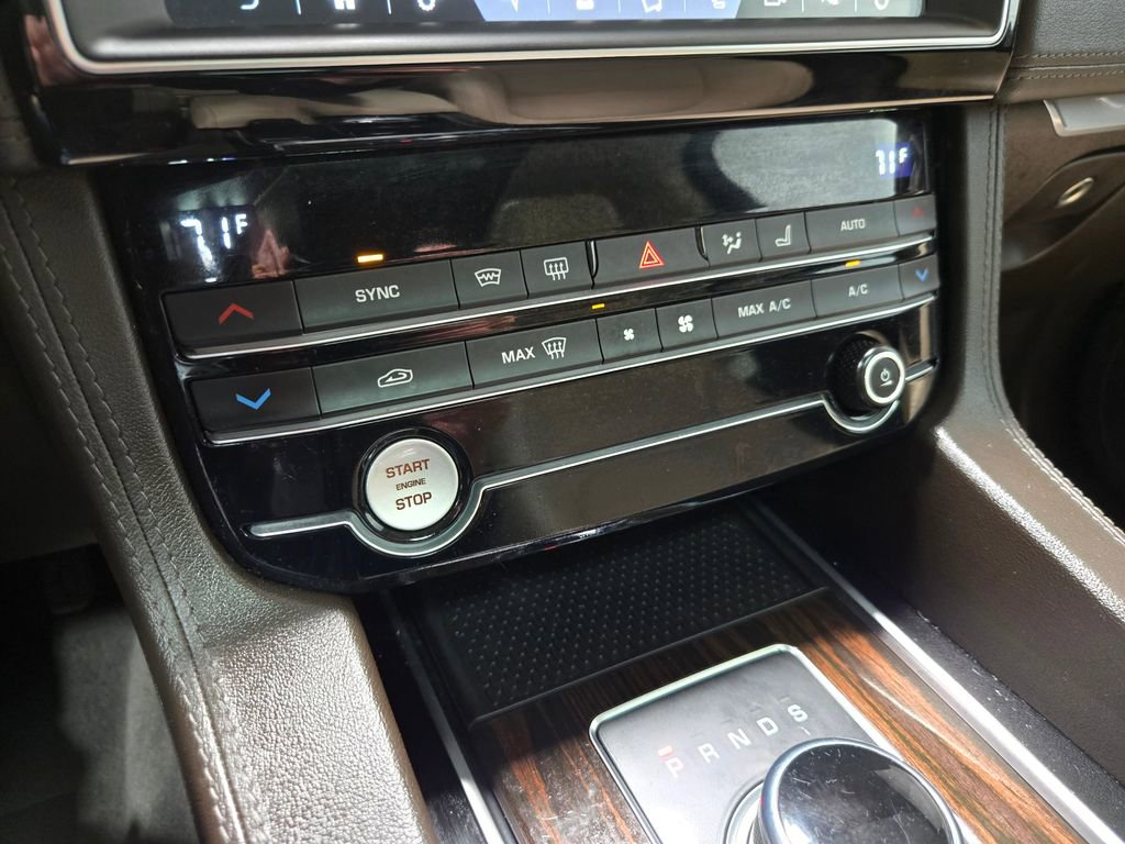 Used 2020 Jaguar F-PACE Prestige AWD/4WD image 28