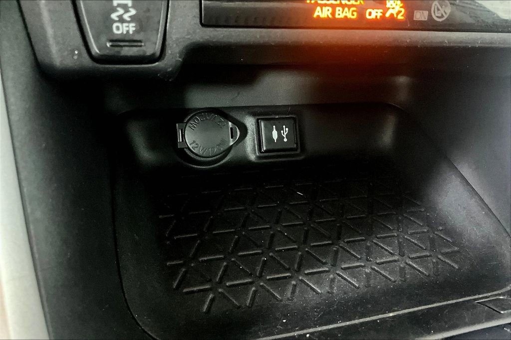 Used 2019 Toyota RAV4 XLE image 32