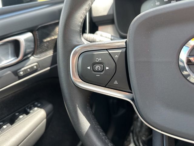 Used 2020 Volvo XC40 T5 Momentum w/ Protection Package Premier image 25
