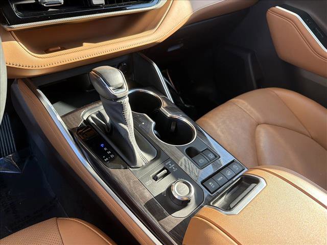 Used 2021 Toyota Highlander Platinum image 21