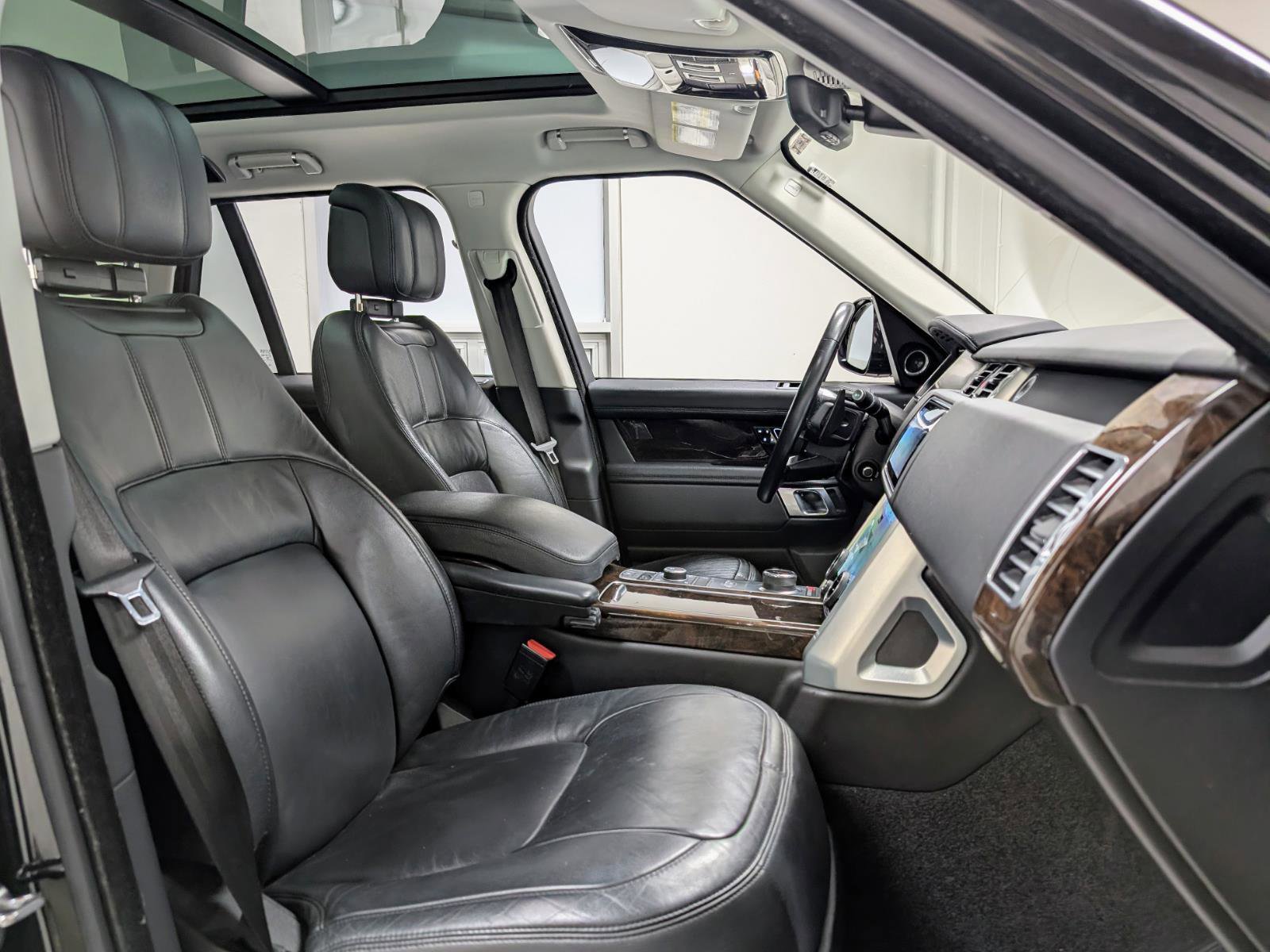 Used 2020 Land Rover Range Rover image 25