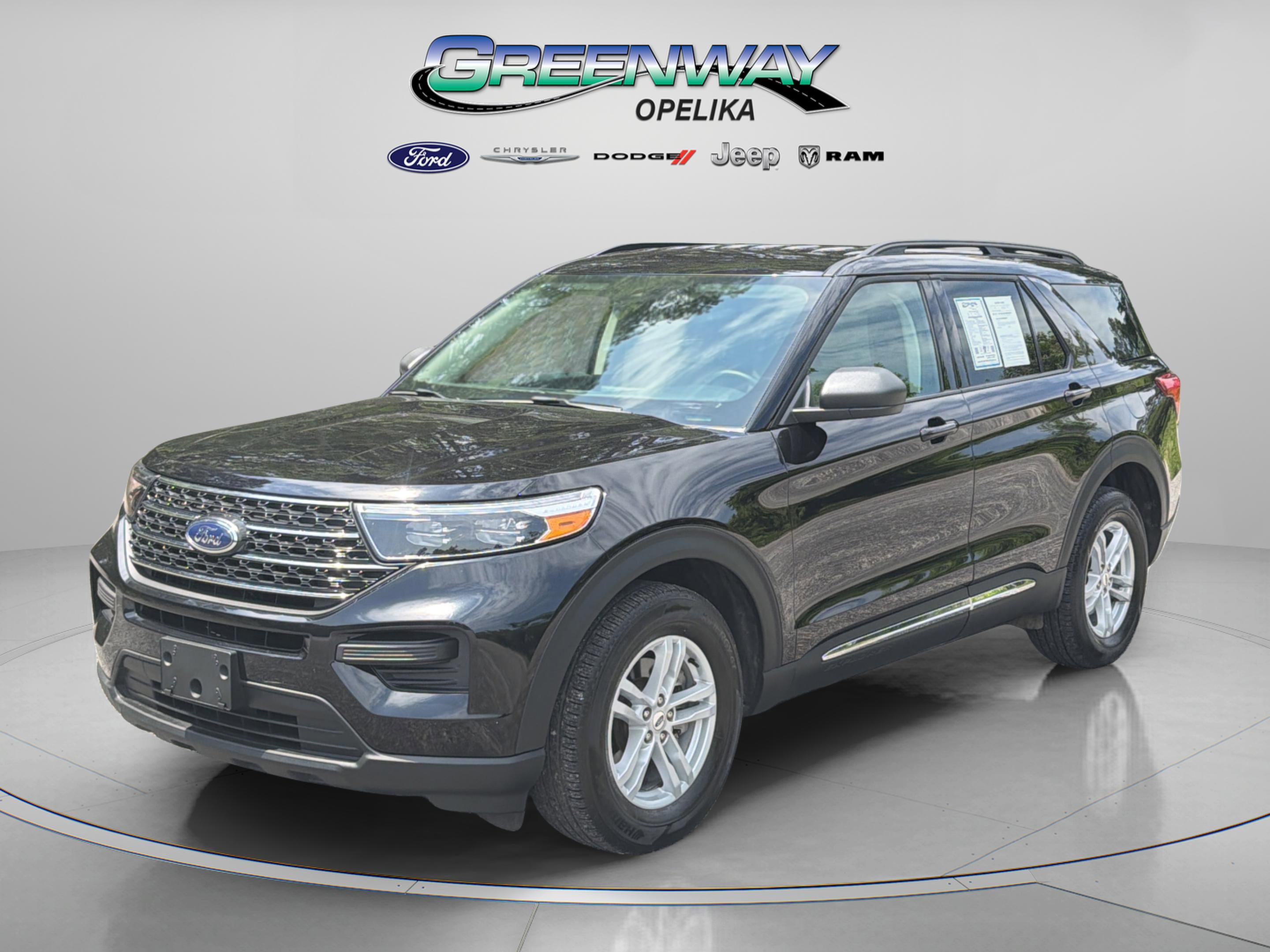 Used 2024 Ford Explorer XLT AWD/4WD image 3