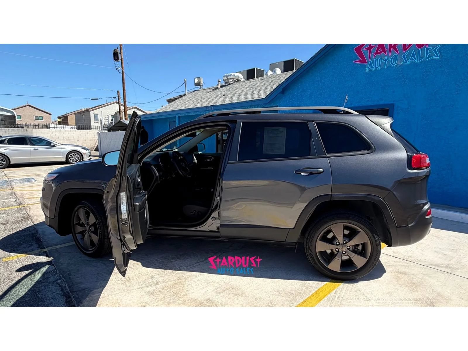 Used 2017 Jeep Cherokee 75th Anniversary FWD image 10