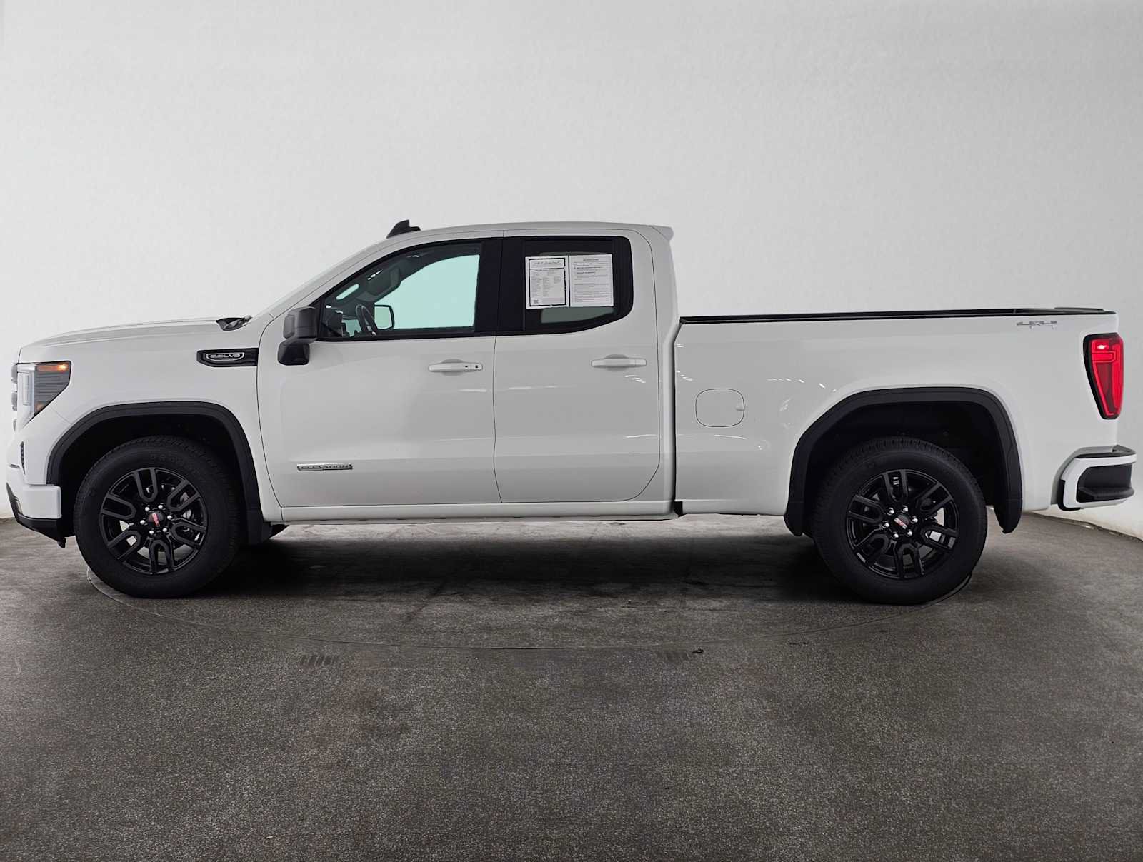 Used 2025 GMC Sierra 1500 Elevation w/ Preferred Package AWD/4WD image 6