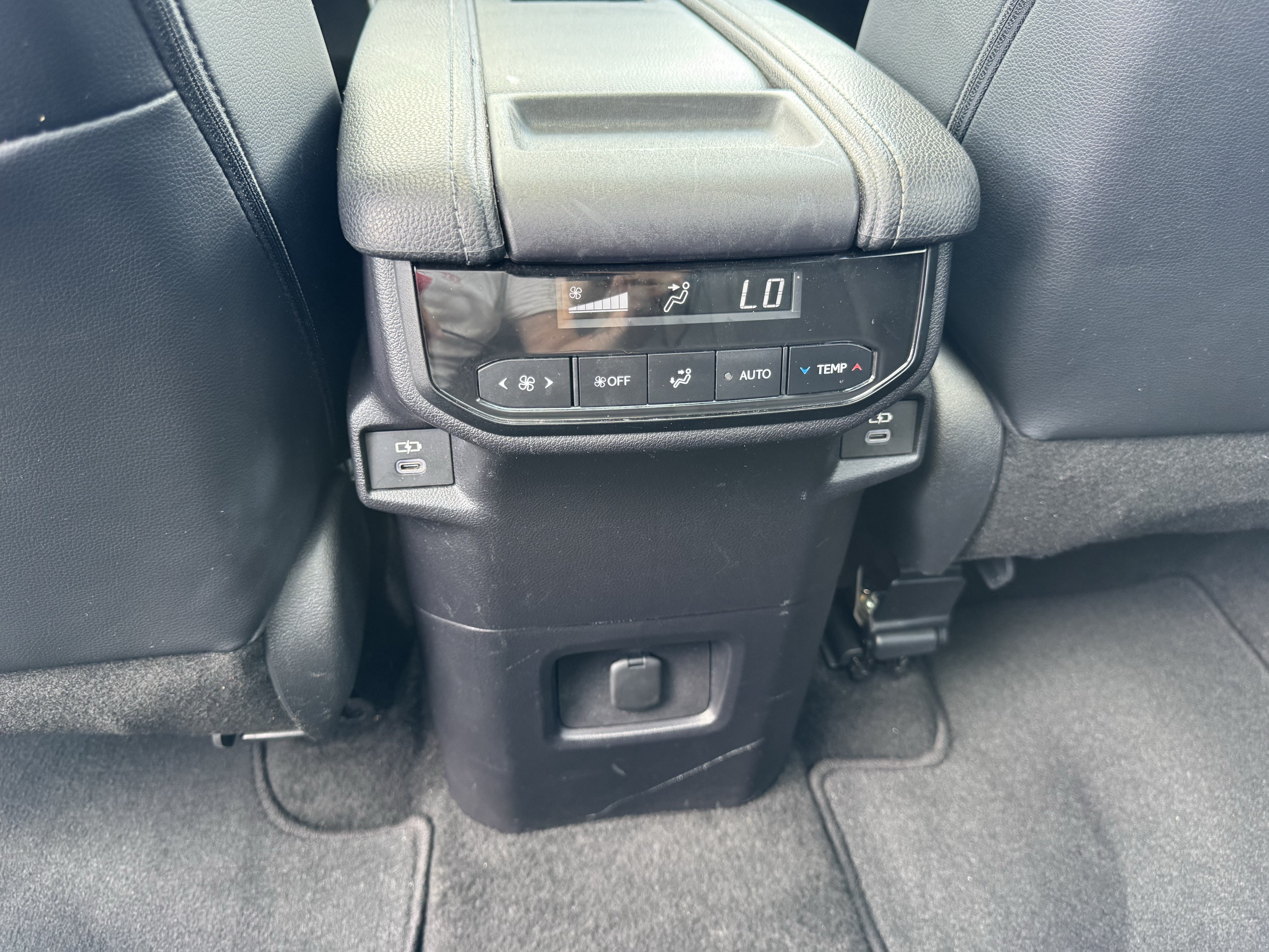 Used 2024 Toyota Grand Highlander AWD Hybrid image 28