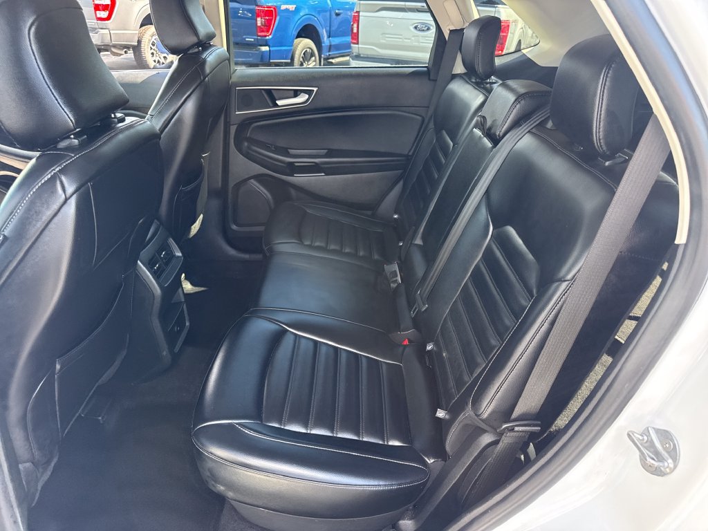 Used 2024 Ford Edge SEL AWD/4WD image 15